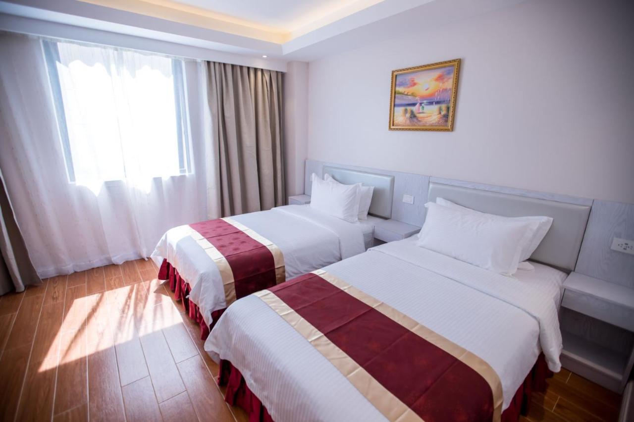Hotel Americano Garapan Bagian luar foto