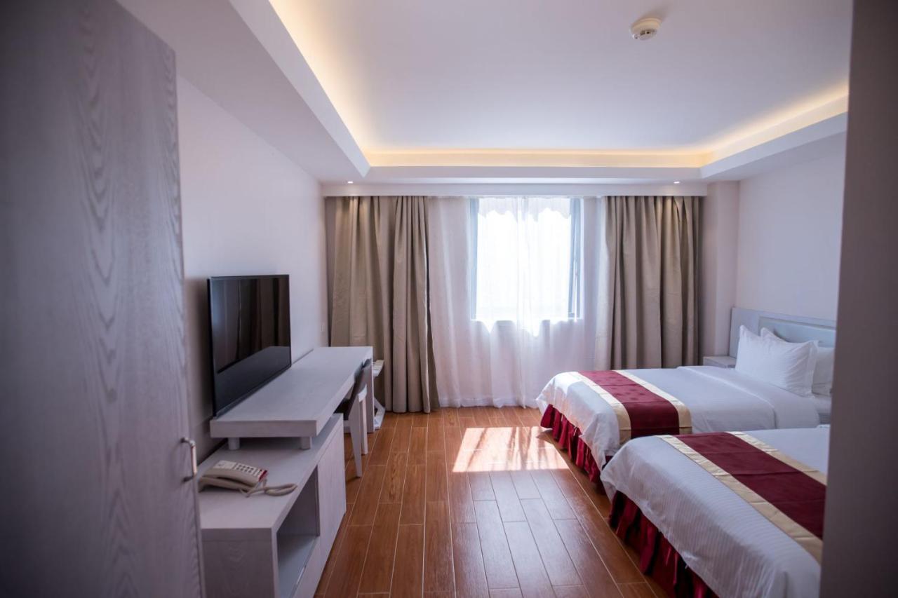 Hotel Americano Garapan Bagian luar foto