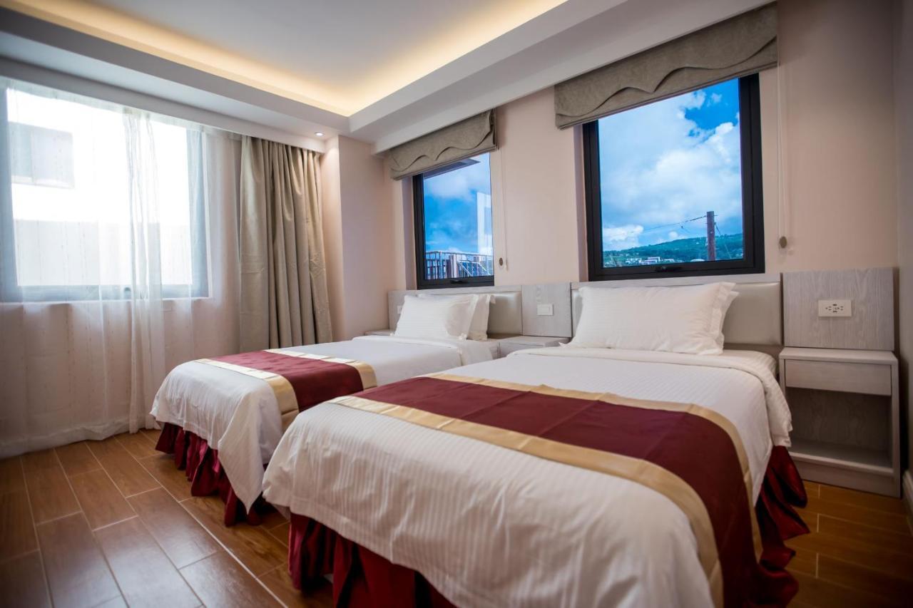 Hotel Americano Garapan Bagian luar foto