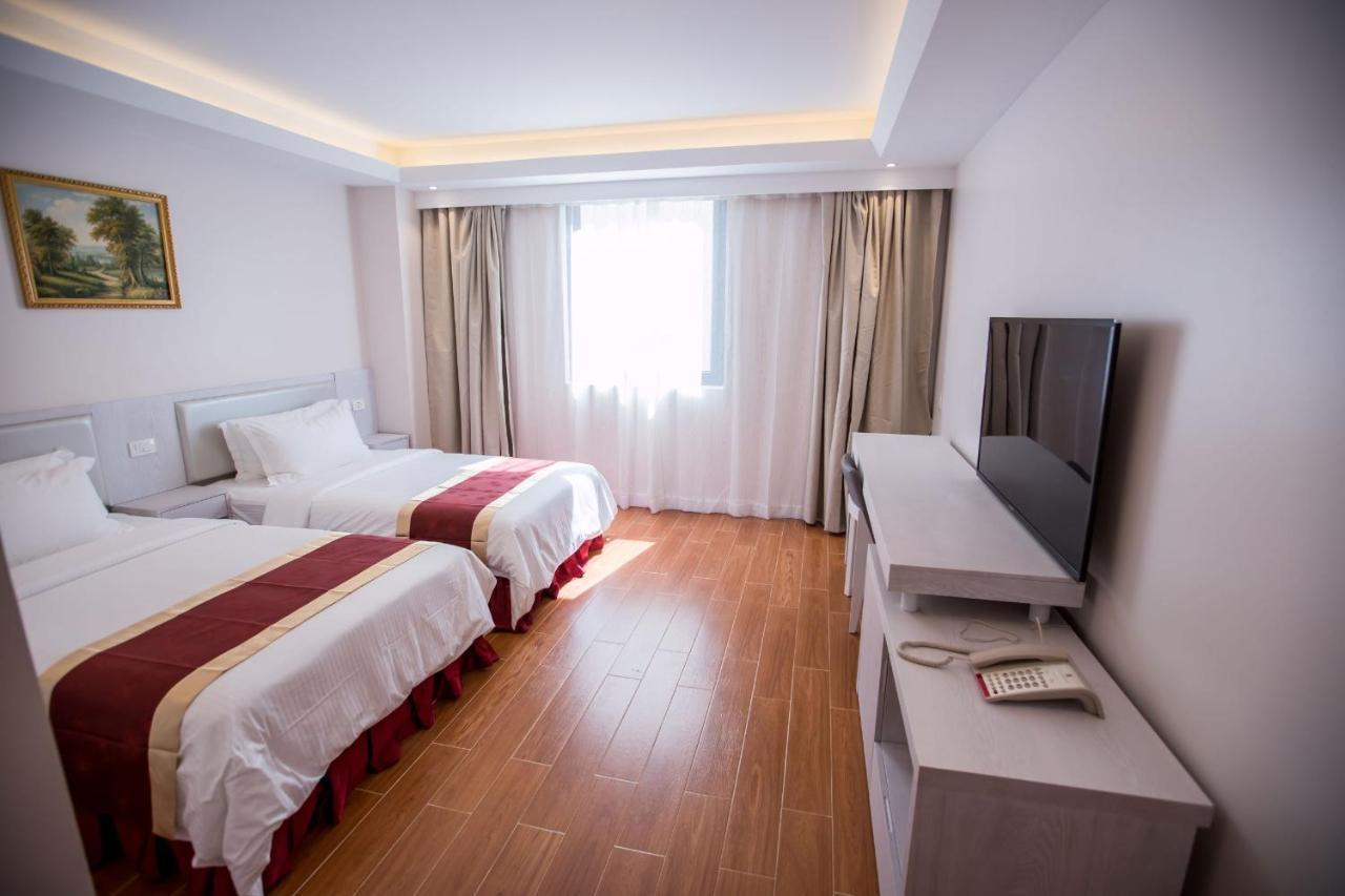 Hotel Americano Garapan Bagian luar foto